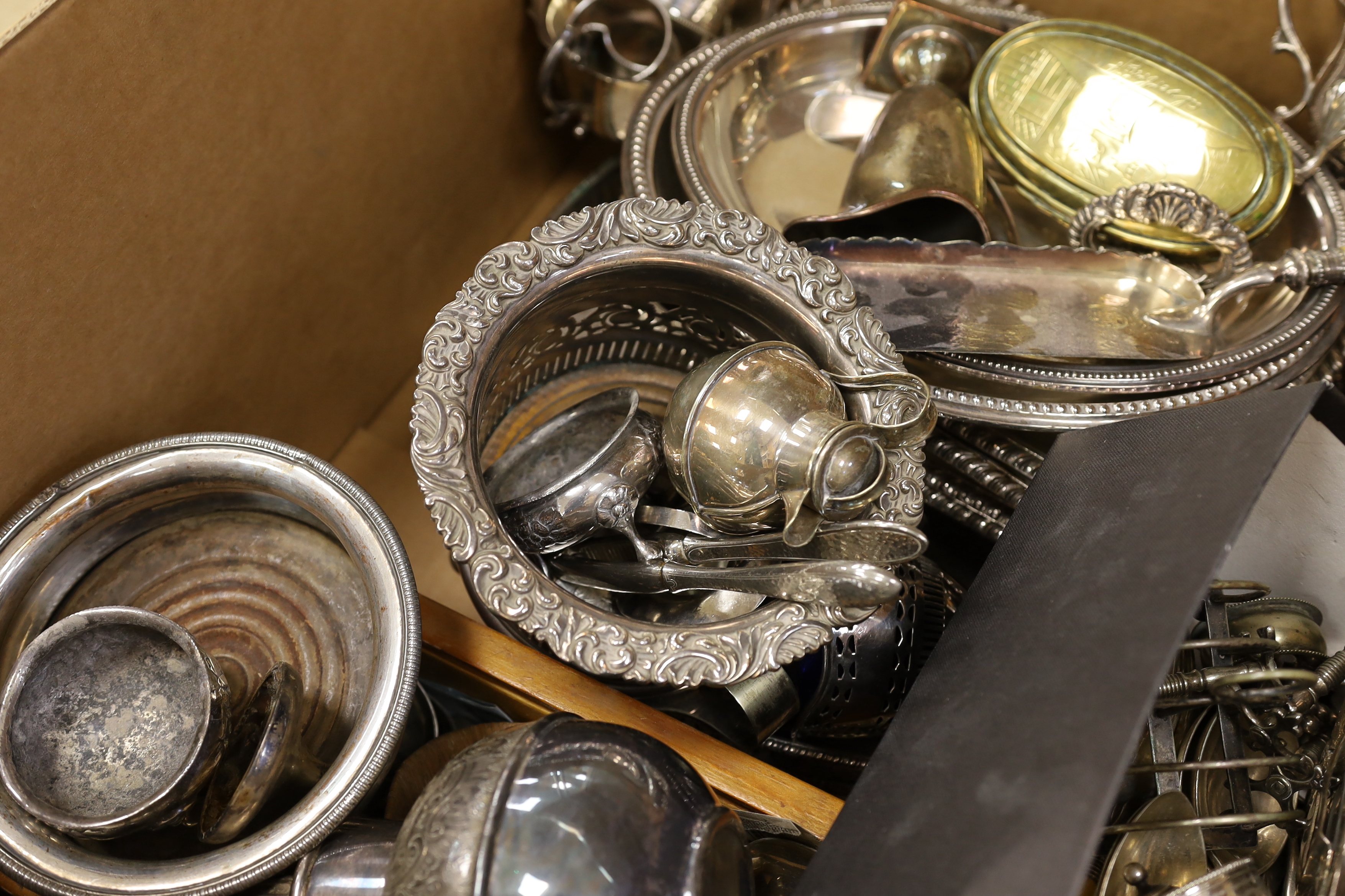 A collection of mixed plated ware